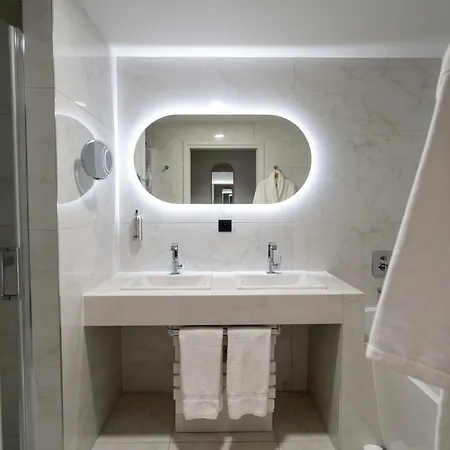 Hotel Et Restaurant Le Regina 4*