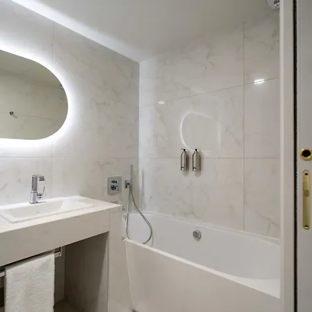 Hotel Et Restaurant Le Regina 4*